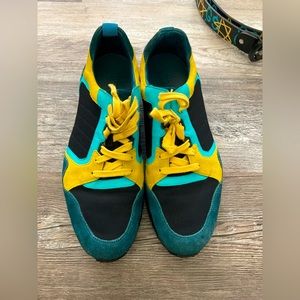 Blue & Yellow Gucci Sneakers and Belt Set